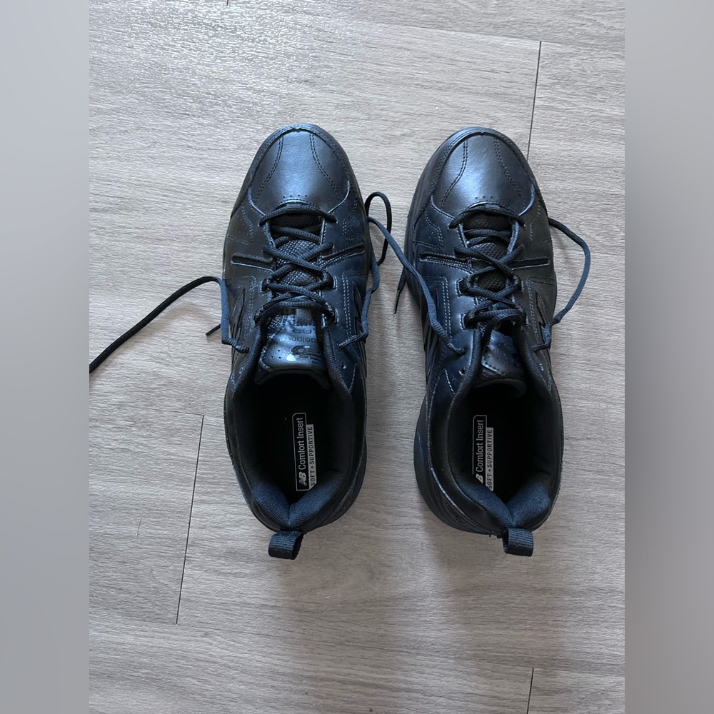 Black New Balance, slip resistant tennis shoes size men’s 11.5